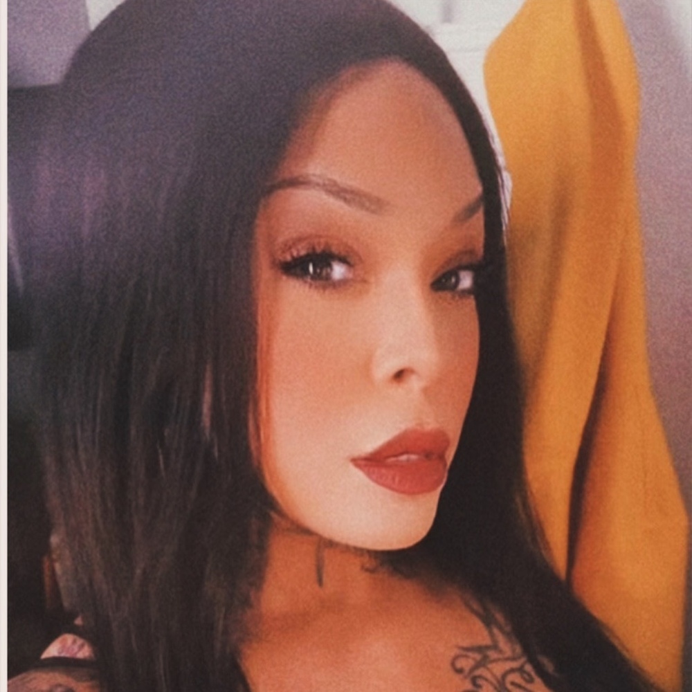 Meet your Posher, Adelina